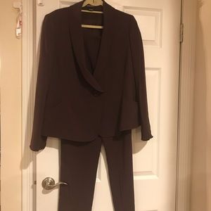 Ellen Tracy eggplant/brn suit Size 8.